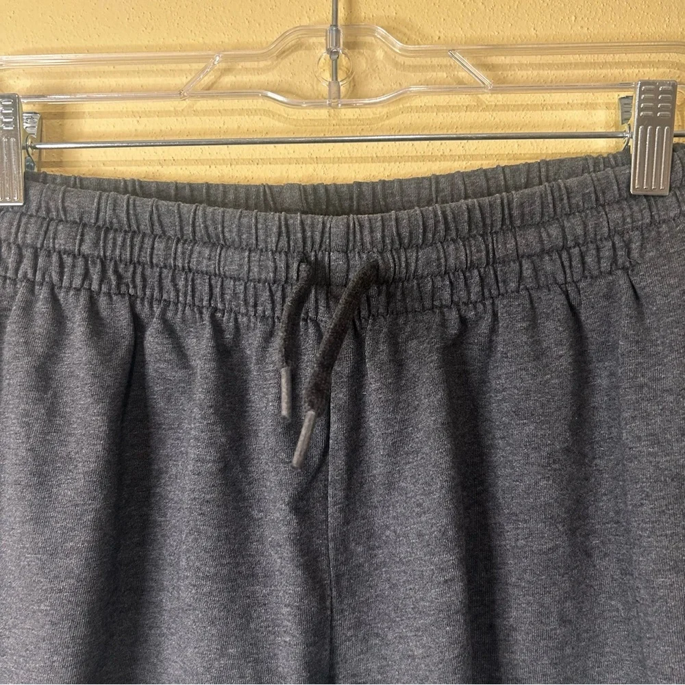 Adidas shorts size XL grey/black EUC‎